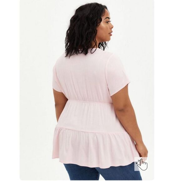 TORRID SIZE 2 (2X) RAYON SLUB TIERED BUTTON FRONT TOP PINK CUTE CASUAL GIRLIE - Picture 2 of 10